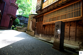 かずえや近郊「暗がり坂」