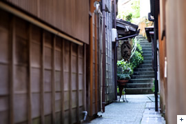 かずえや近郊「あかり坂」